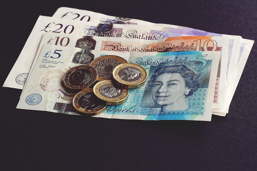 Pièces de monnaies et billets britanniques en 2018